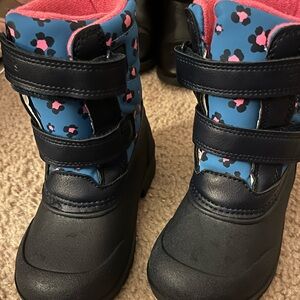 Carters brand toddler snow boots